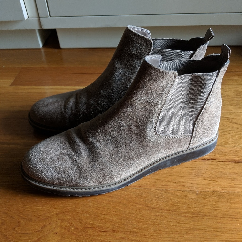 Franco Sarto flat suede booties